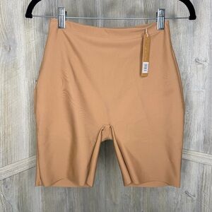 SKIMS Body Butt Lifting Shape Wear Short